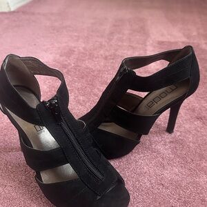 Moda Black Strappy Heels with Zipper